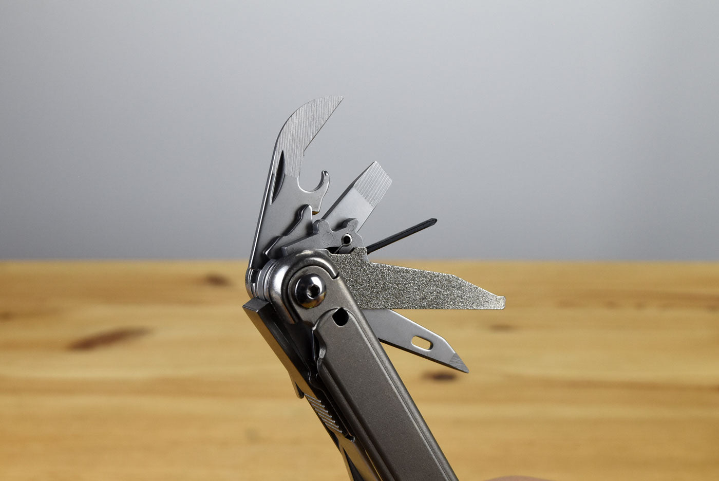 Bibury Plier Multitool V2 Titanium (19-in-1)