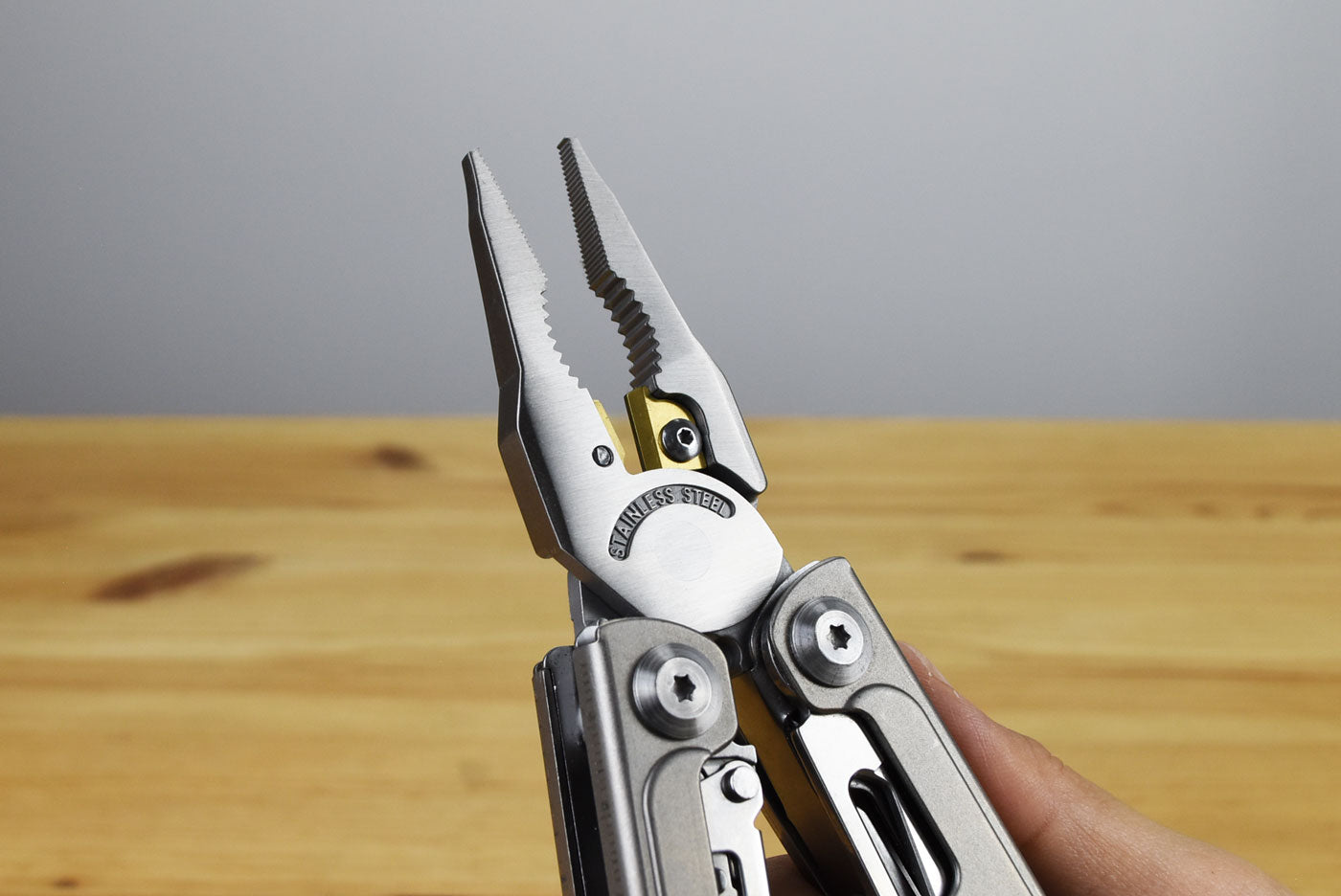 Bibury Plier Multitool Pro V2 Titanium (21-in-1)