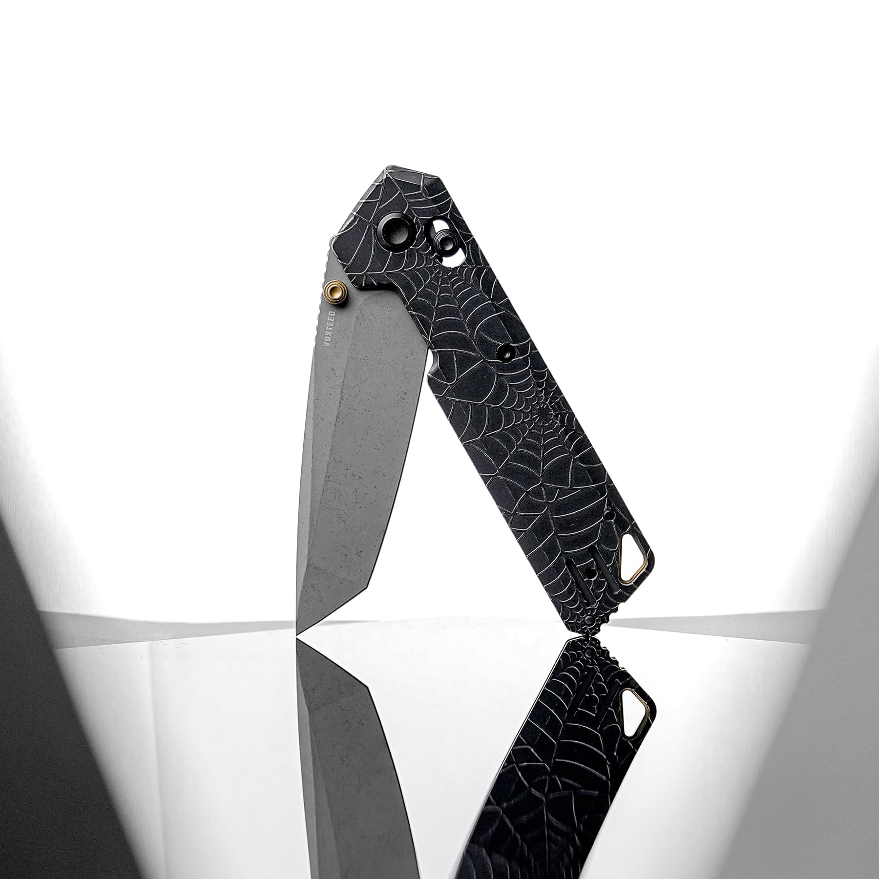 Vosteed A3522 Parallel S35VN in hand