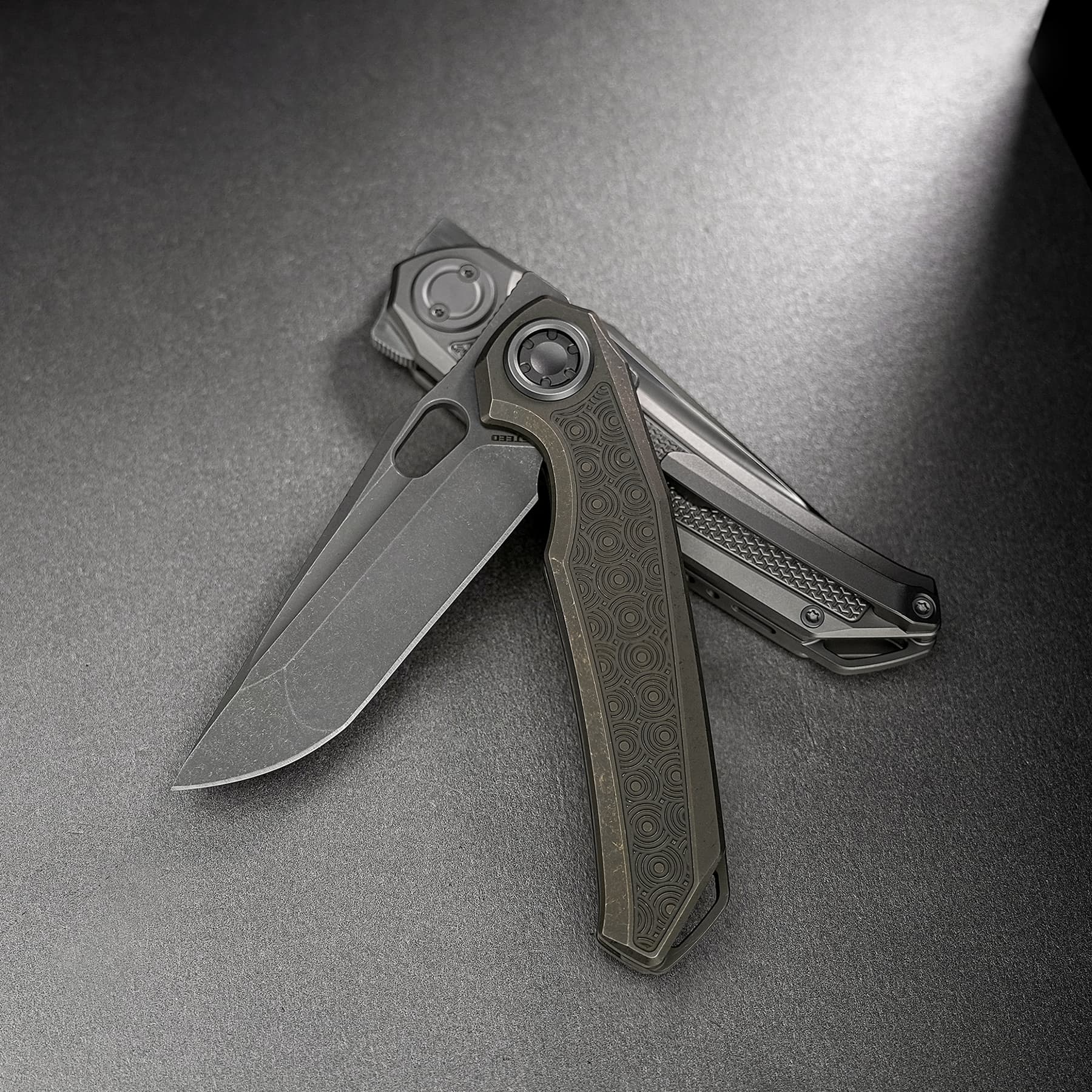 Vosteed A0325 Thunderbird V M390 in hand