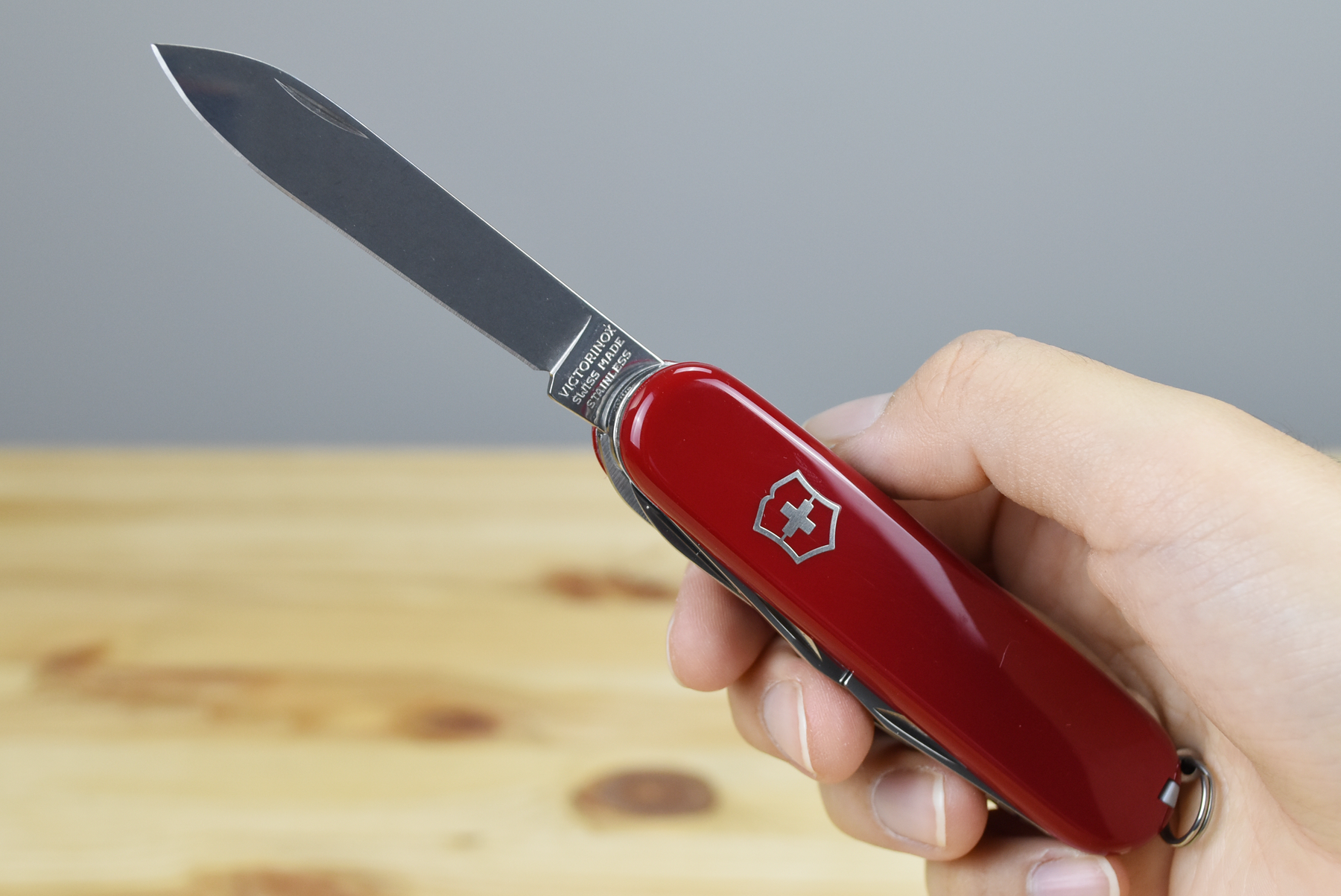 Victorinox 2025 red knife