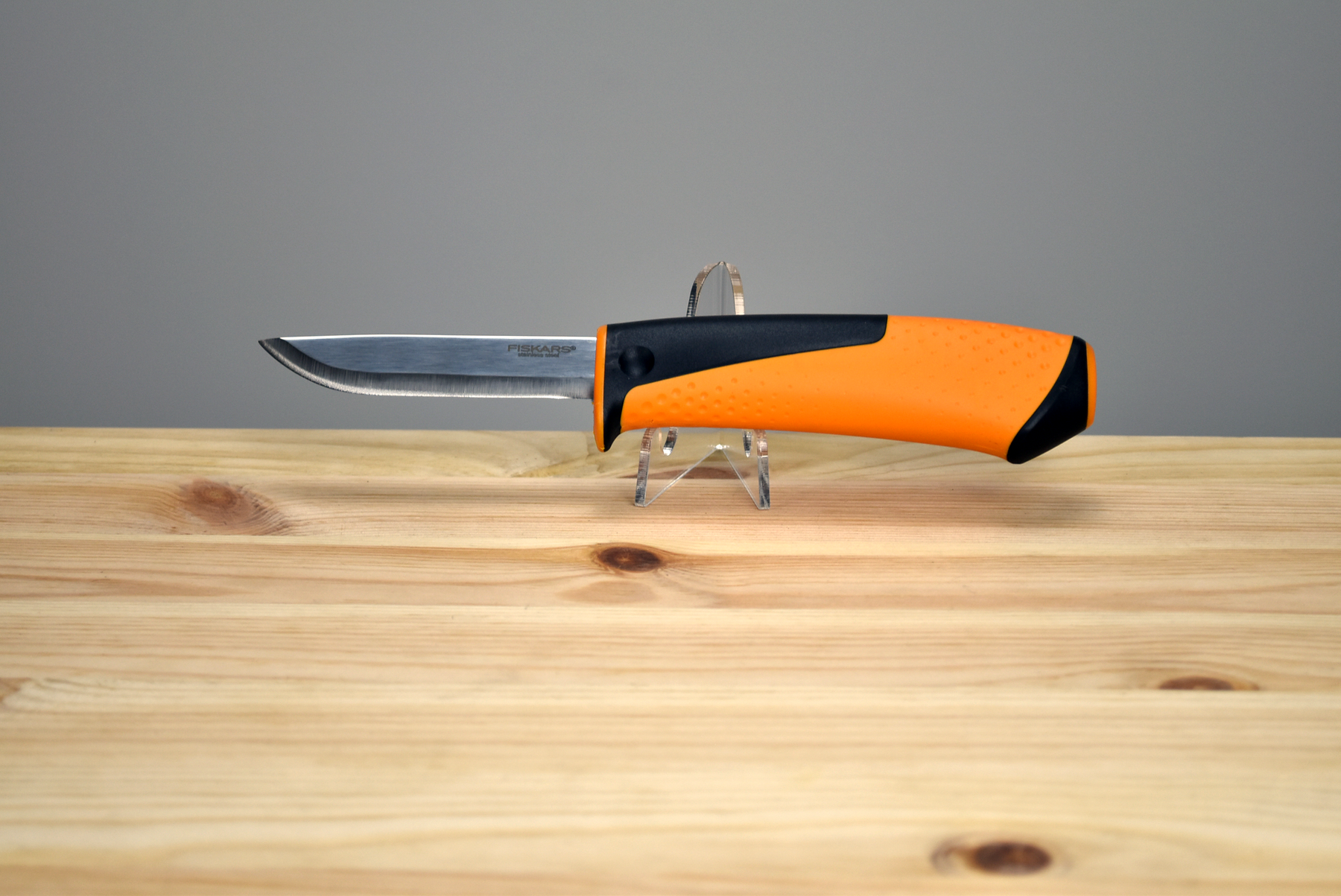 Fiskars Universal knife with Sharpener - Thomas Tools