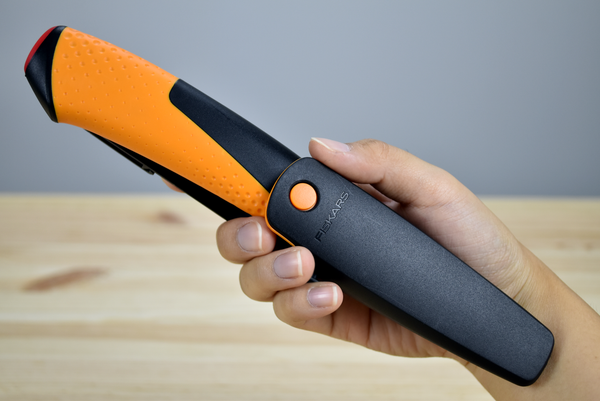 Heavy duty knife with sharpener, Fiskars - Universal working knives